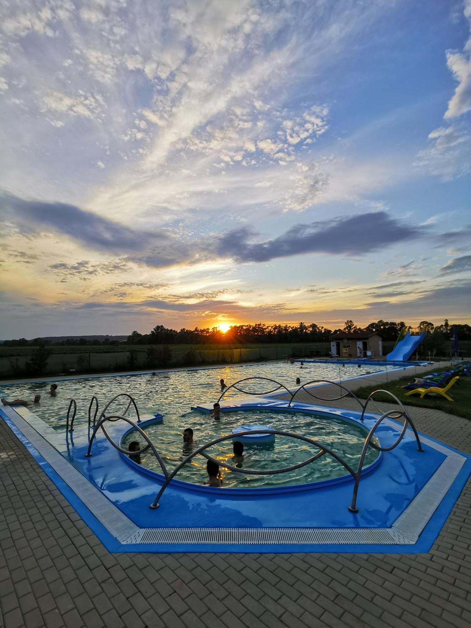 Drevenice Novolandia Lodge *